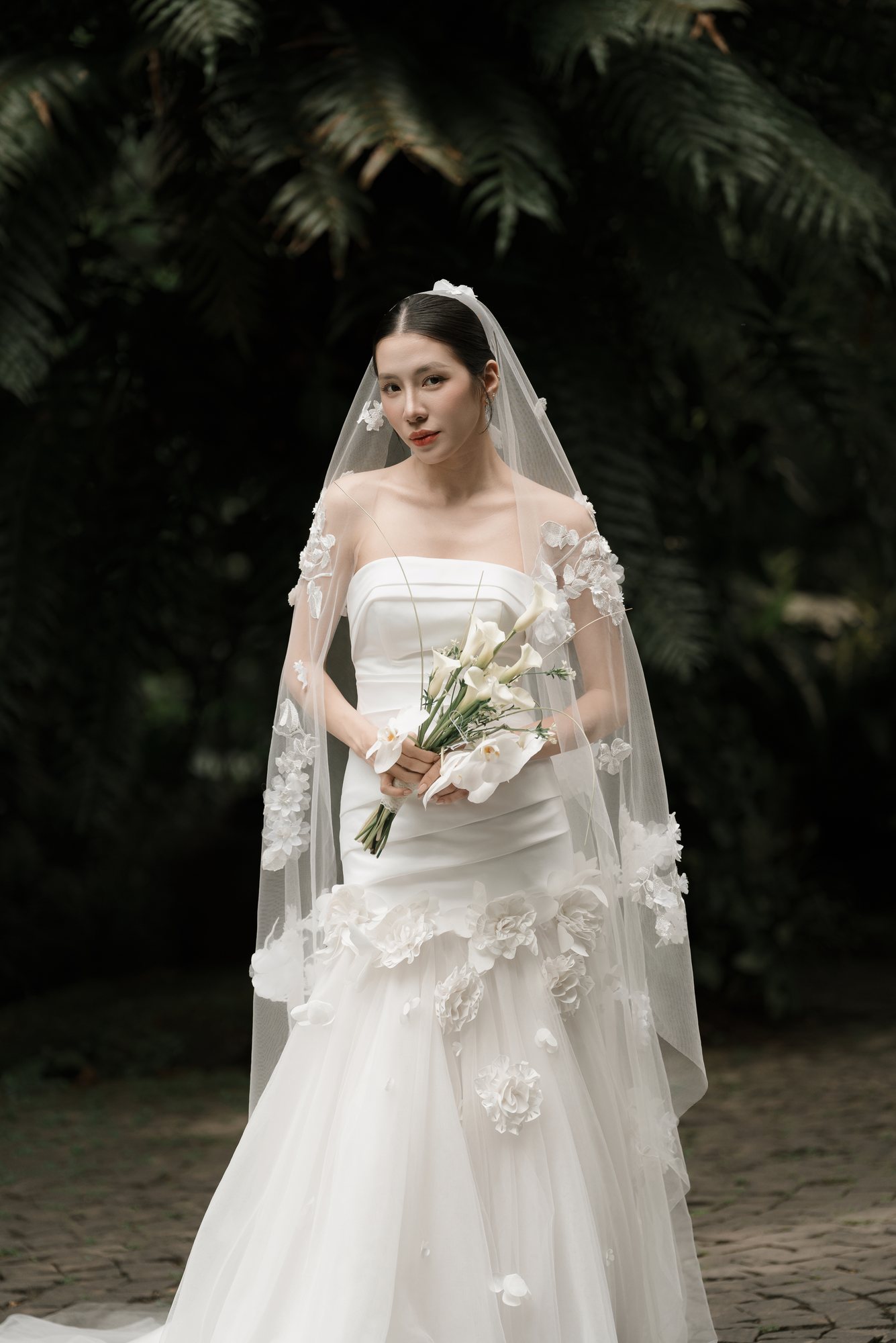The Ba Vi 3D Petal Long Veil