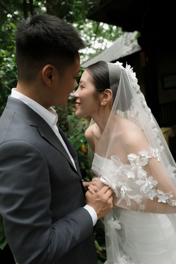 Real bride wearing The Ba Vi — 3D Petal Long Veil