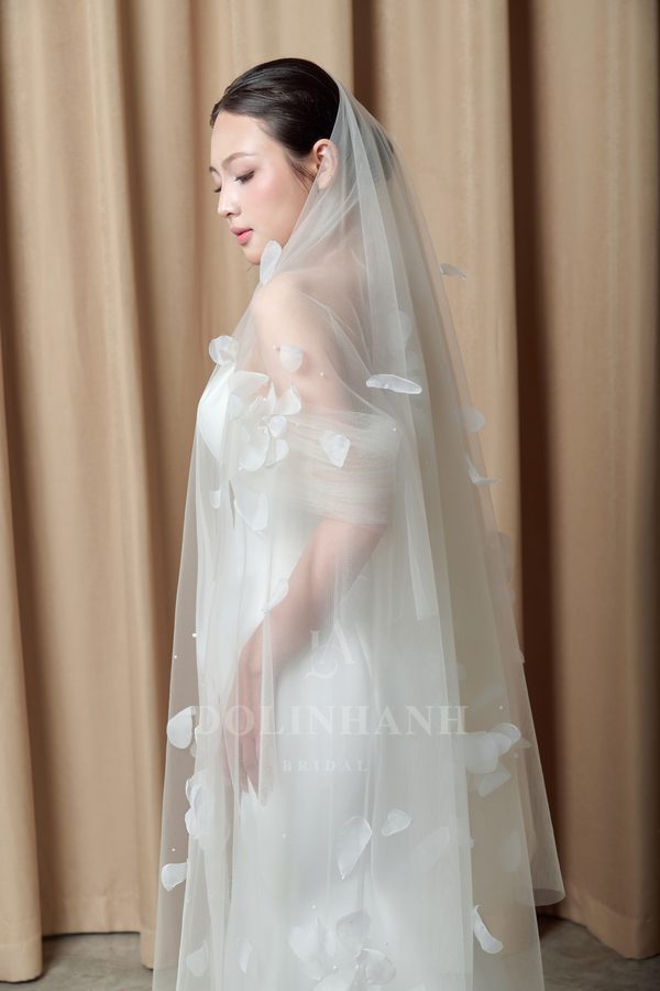 V47 cathedral petal wedding veil with tiny pearls — photo 4