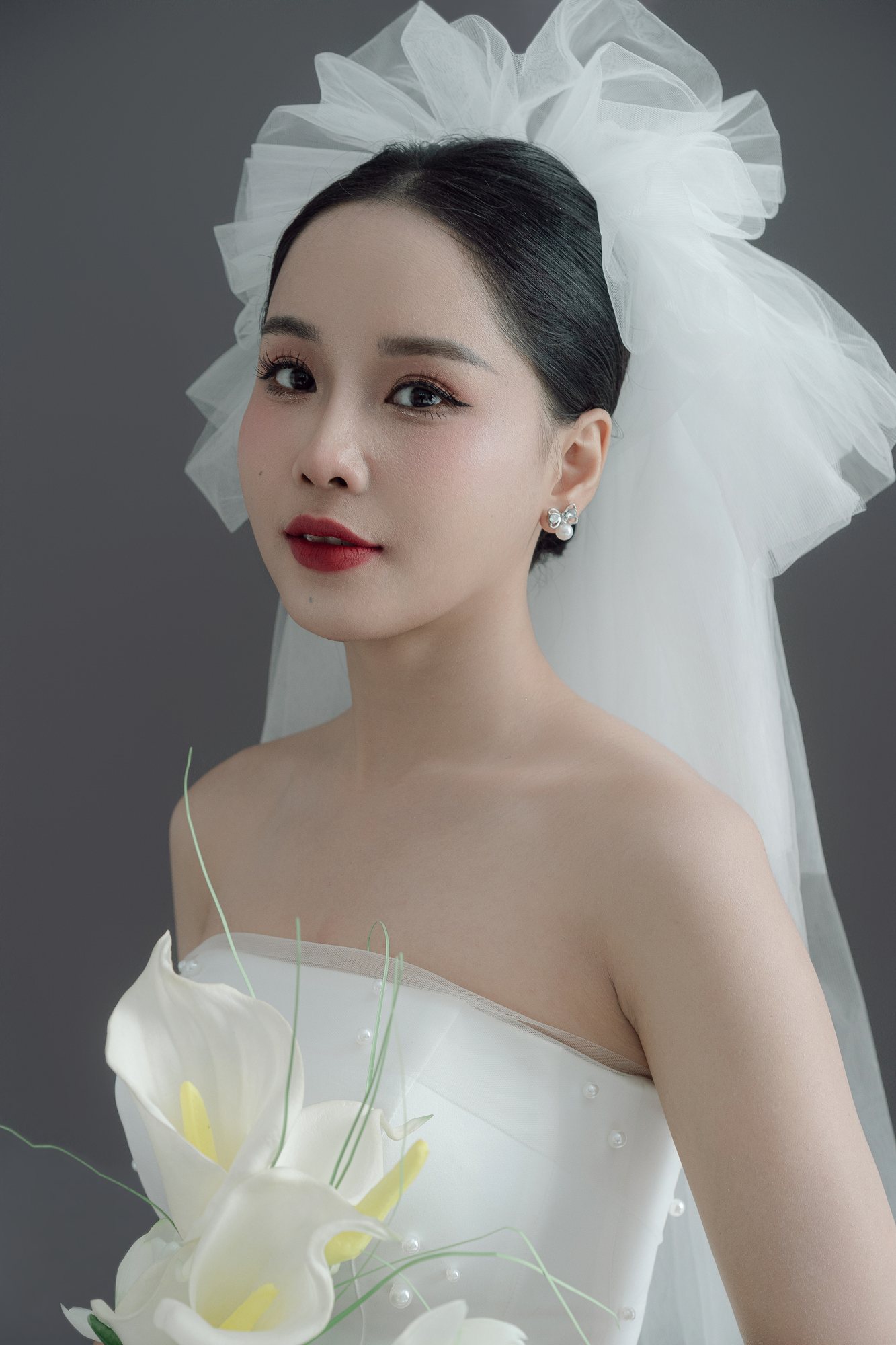 The Hoan Kiem Ruffle Crown Short Veil