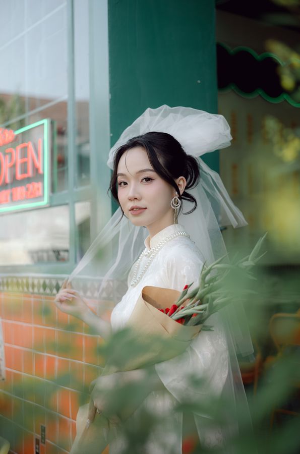 Real bride wearing The Hoan Kiem — Ruffle Bow Short Veil