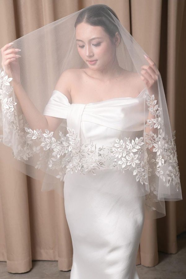 The Phong Nha two tier lace flower edge veil wedding veil