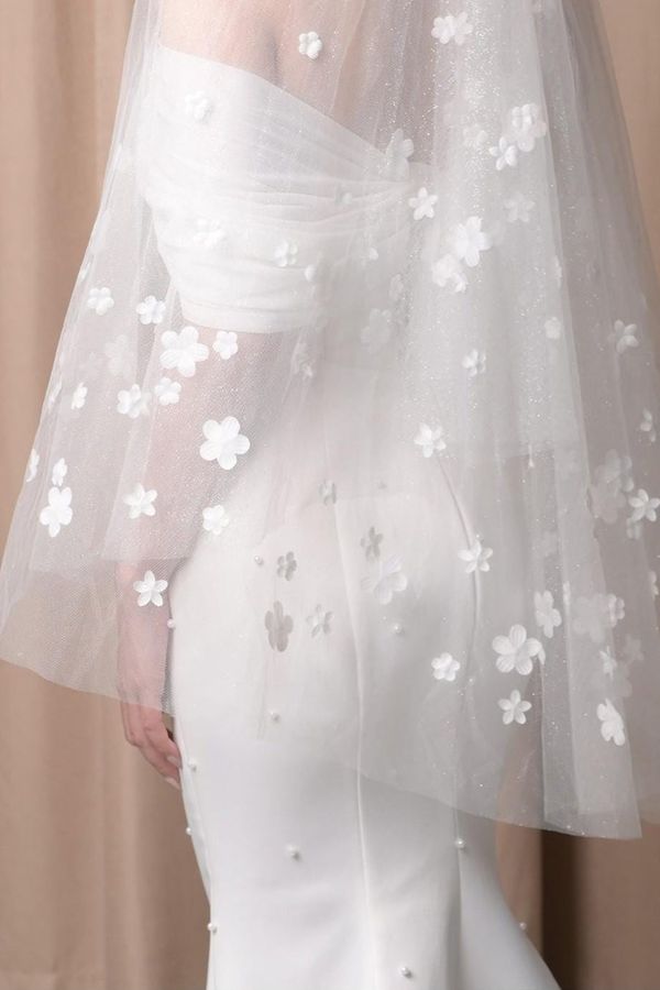 The Tam Coc fingertip 3d flower veil wedding veil — photo 3